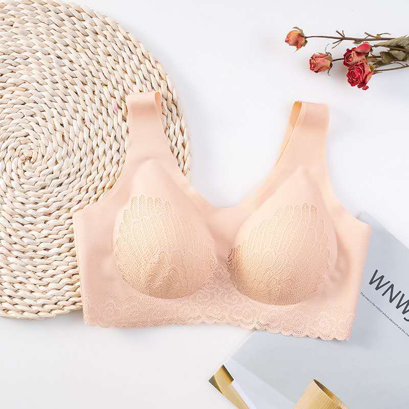 Plus Size Elegant Bra with Feather Embroidery & Lace Trim