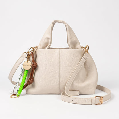 Coconuda Borsa a Mano in Ecopelle Goffrata con Charm Decorativo e Tracolla