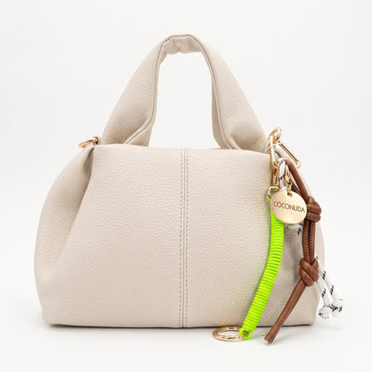Coconuda Borsa a Mano in Ecopelle Goffrata con Charm Decorativo e Tracolla