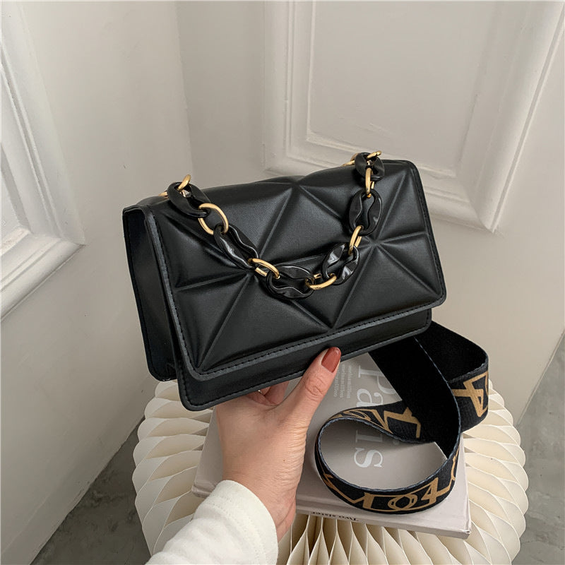 Fashionable Crossbody Diamond Chain Small Bag for Women