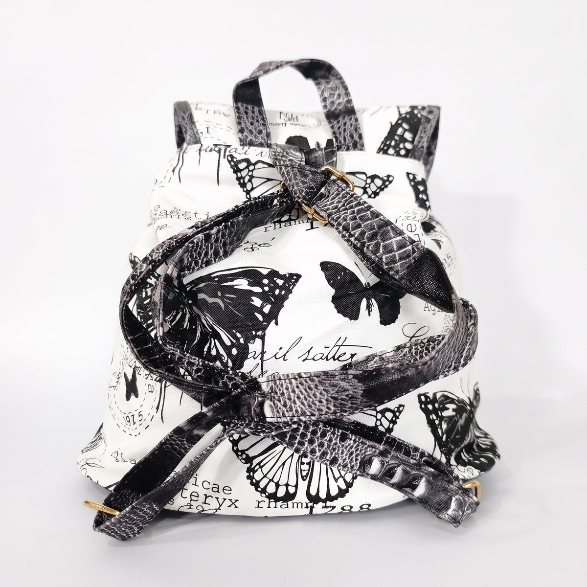 Adelina Zaino in Canvas Farfalle